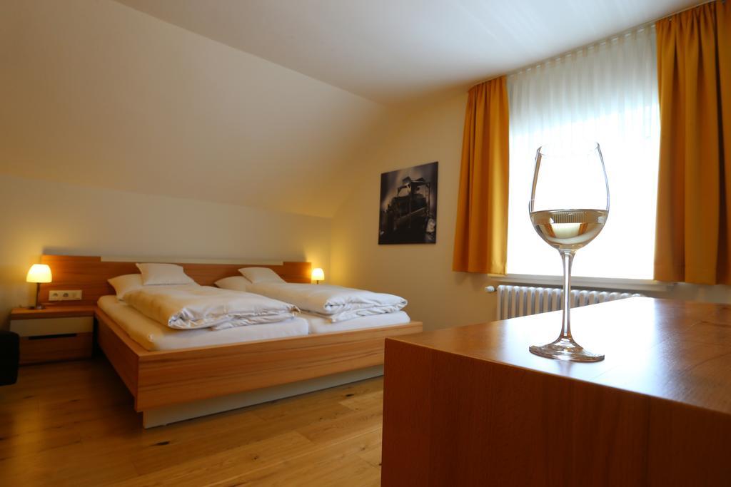 Ernst Cluesserath Weingut & Weinhotelchen Trittenheim Exterior foto